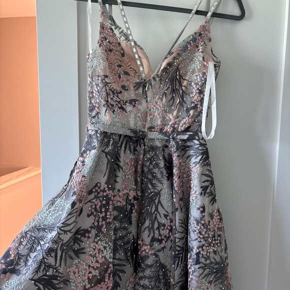 Formal Dress! - Picture 2 of 4
